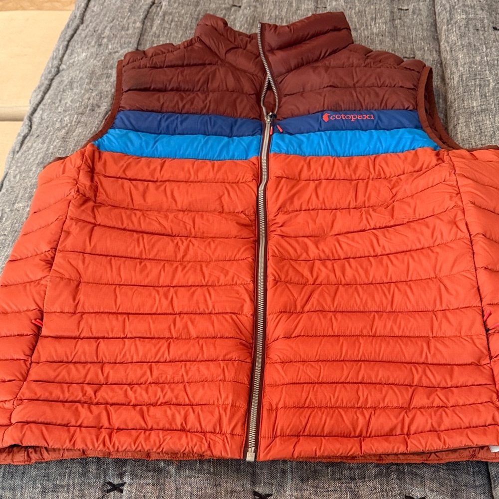 Cotopaxi Red and Blue Men's Vest